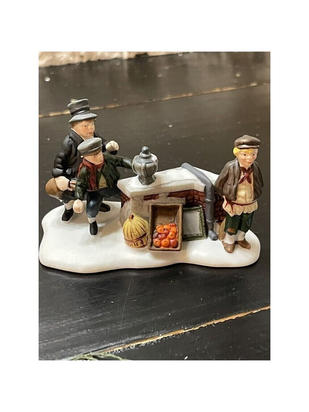 Dept 56 Oliver Twist Heritage Village Set Of 3 Porcelain Figurines #5554-9 - Picture 6 of 8